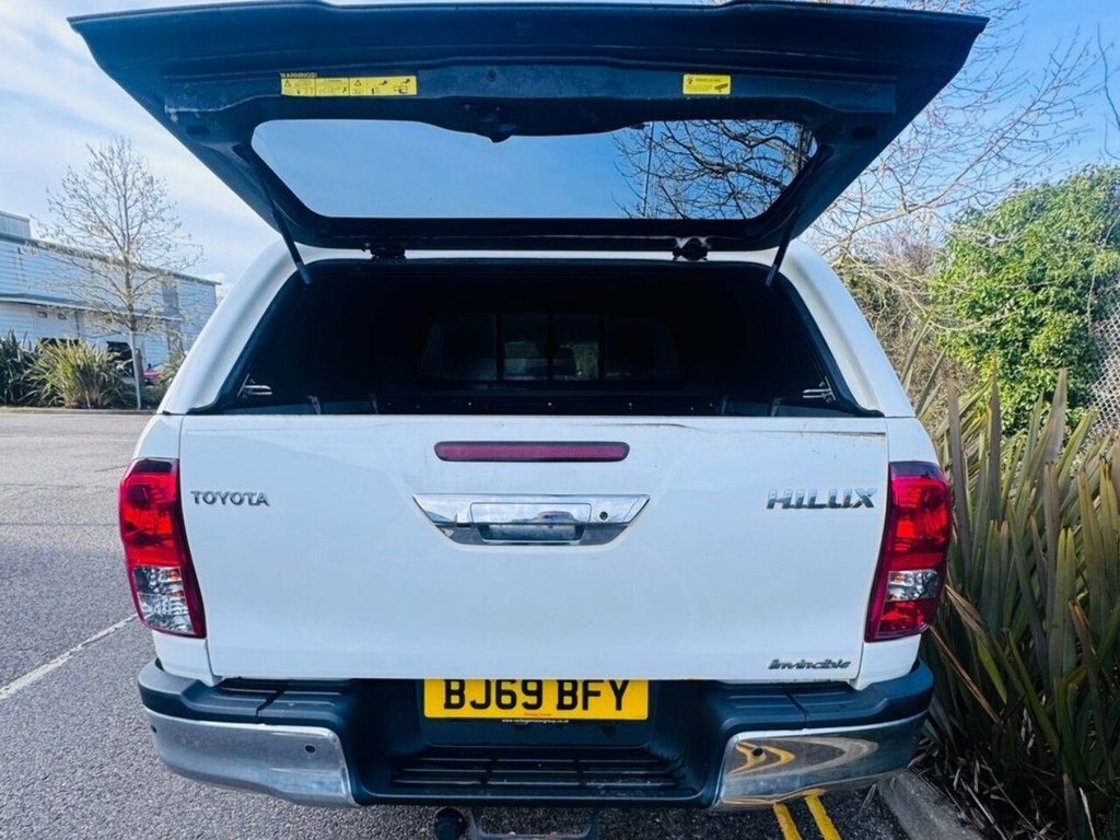 Toyota HILUX 2.4L Invincible White #6