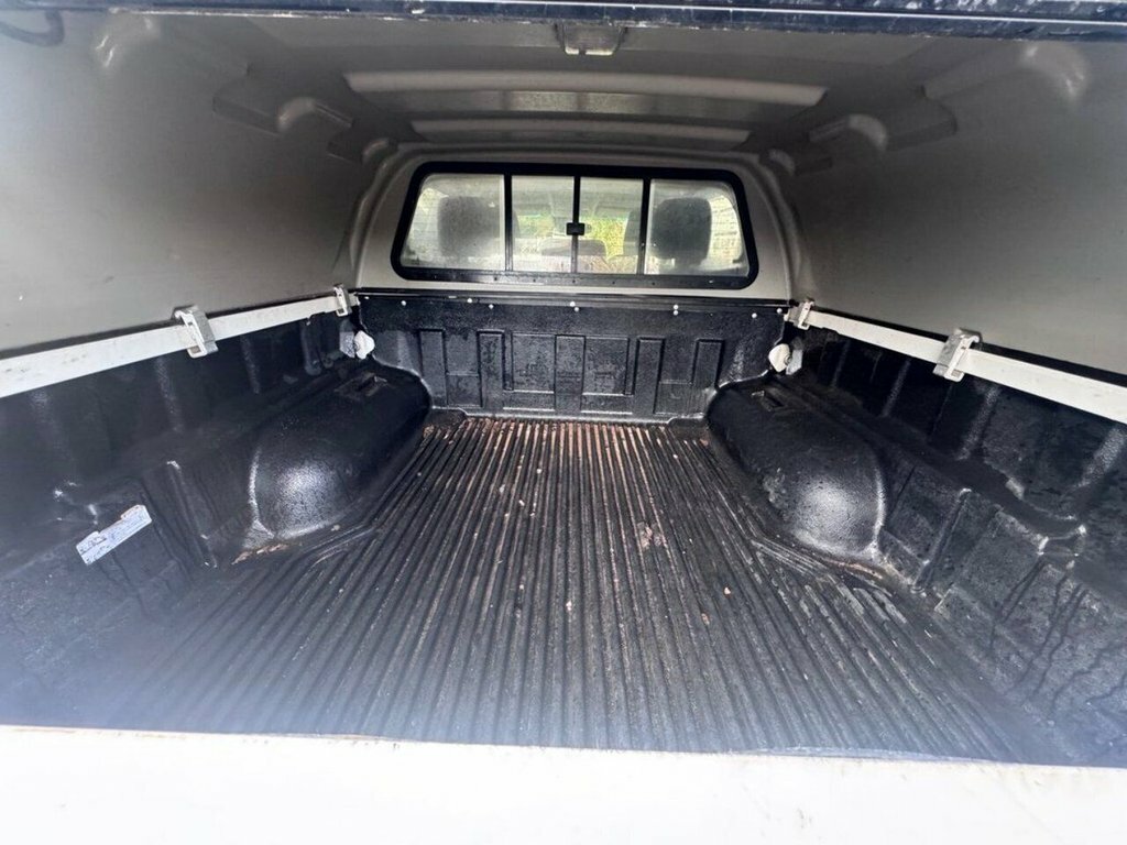 Toyota HILUX 2.4L Invincible White #5