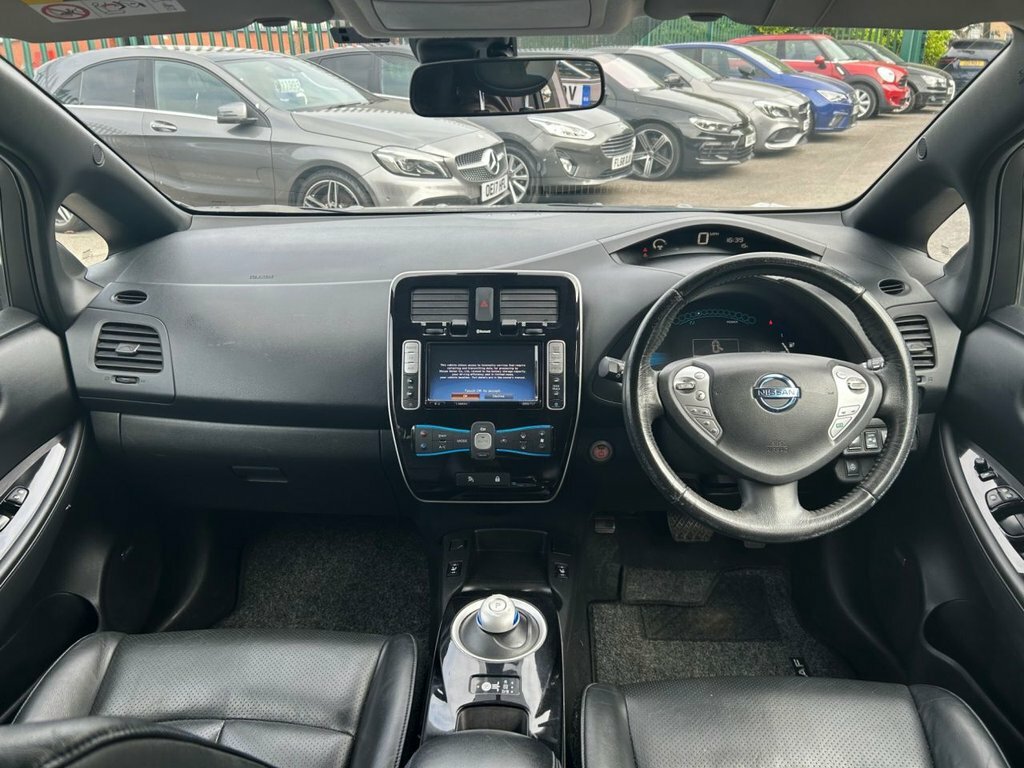 Nissan Leaf Hatchback Black #3