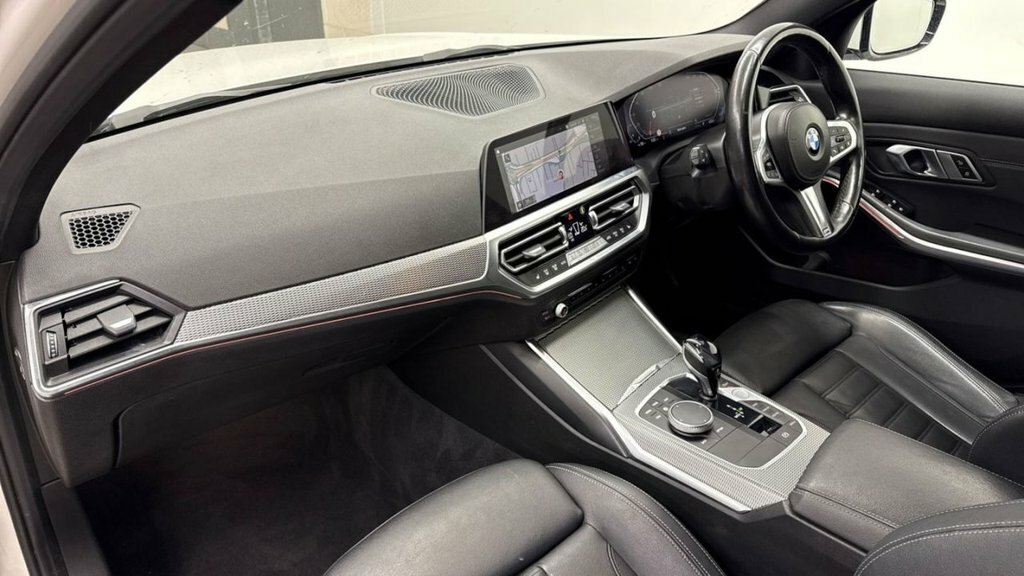 BMW 3 Series 2L M Sport VA21NTU White #4