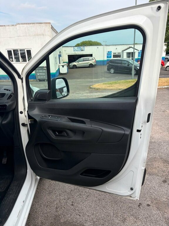 Vauxhall Combo 2300 1.5 Turbo D 100Ps H1 Sportive Van White #25