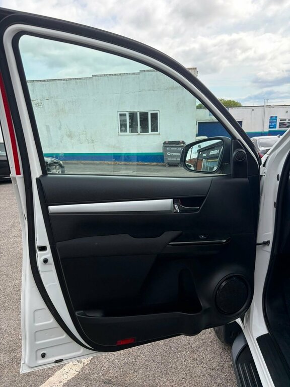 Toyota HILUX Active 2.4 D-4d Dcab Grey #33