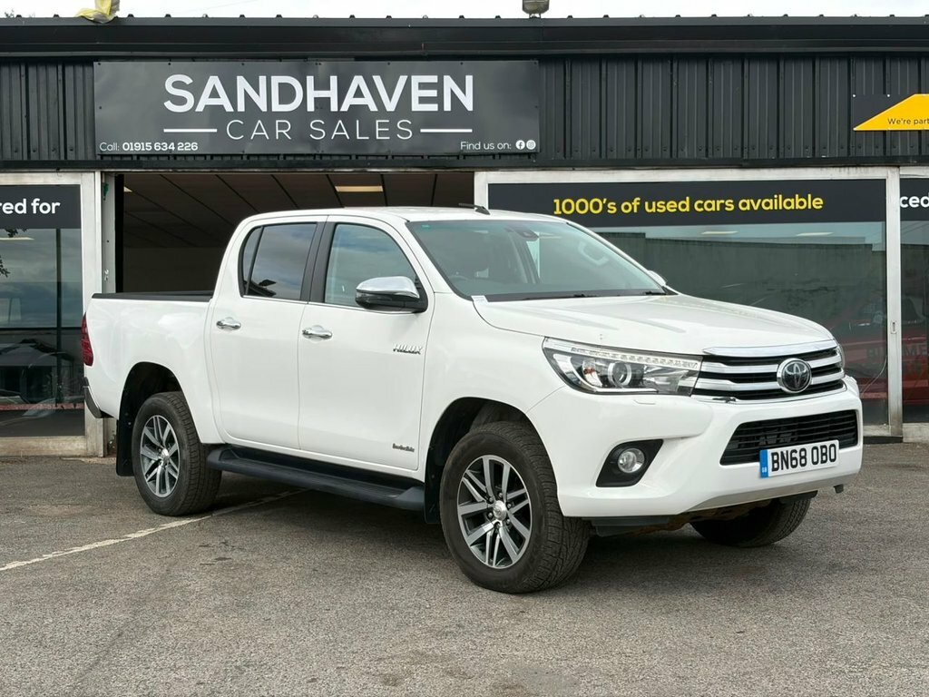Toyota HILUX 2.4L Invincible White