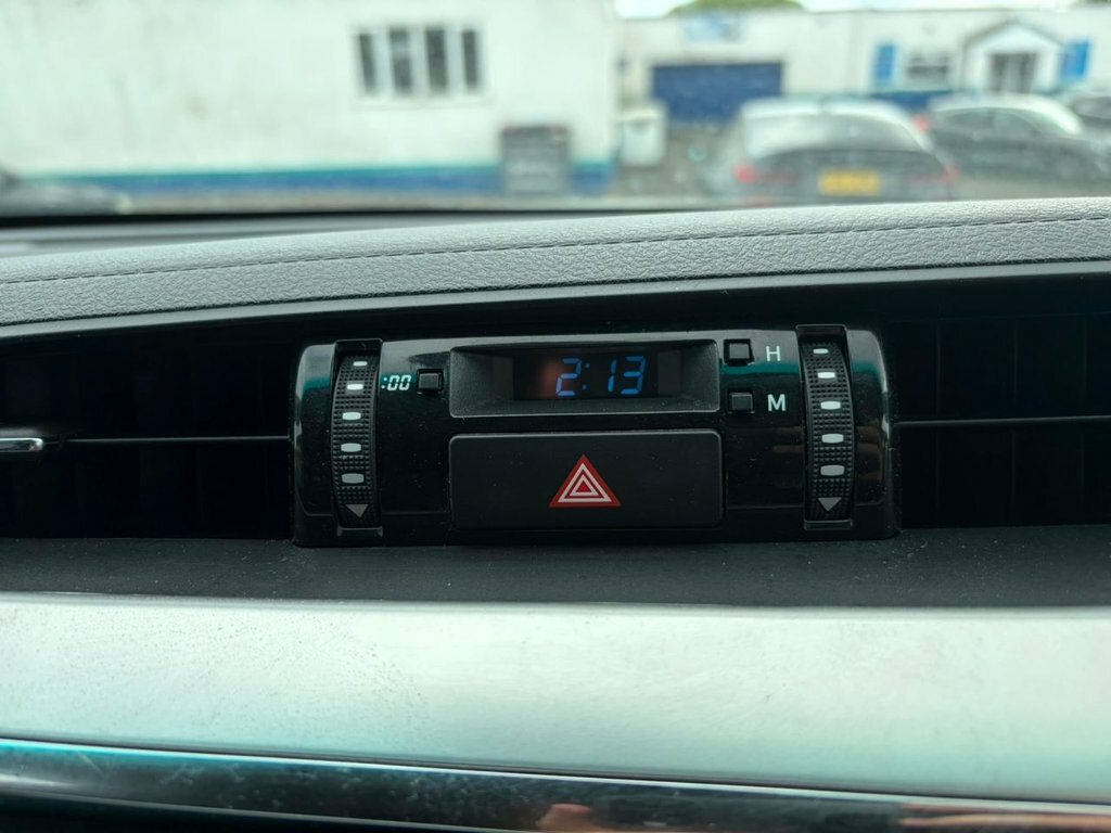 Toyota HILUX Active 2.4 D-4d Dcab Grey #42