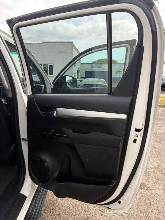 Toyota HILUX Active 2.4 D-4d Dcab Grey #35
