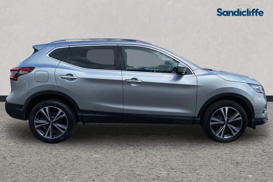 Nissan Qashqai Qashqai 1.3 Dig-t N-connecta Hatchback VL19LFU Silver #3