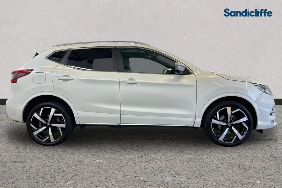 Nissan Qashqai Qashqai 1.3 Dig-t Tekna Hatchback KY70TKK White #3