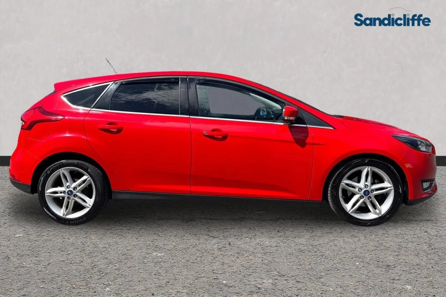 Ford Focus Focus 1.0 Titanium 6Spd 125Ps Red #3