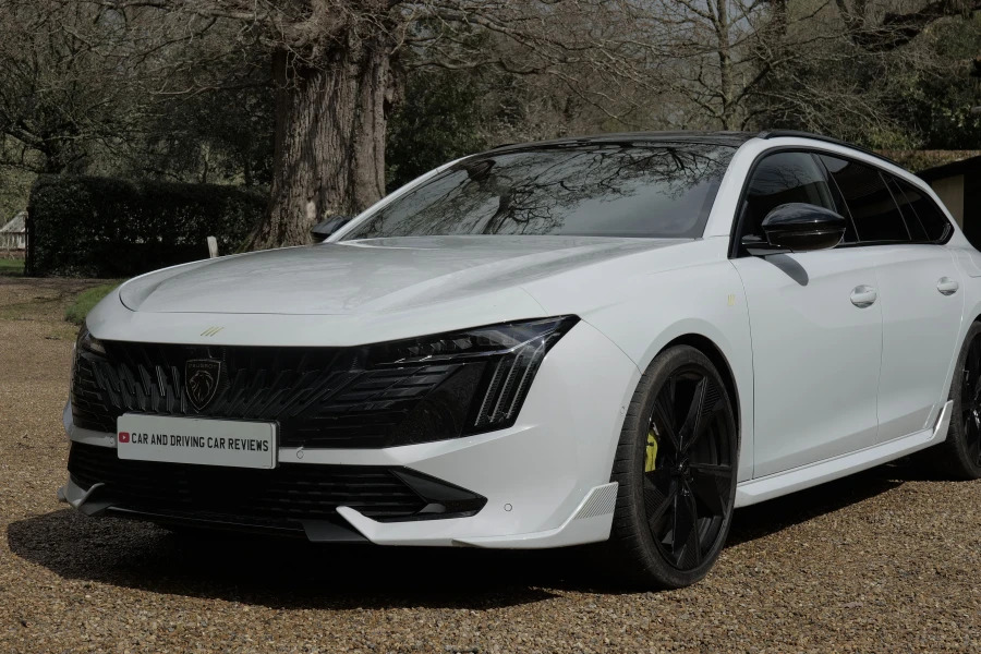 Peugeot 508 508 1.6 Hybrid4 Sport Engineered E-eat8 Estate Grey