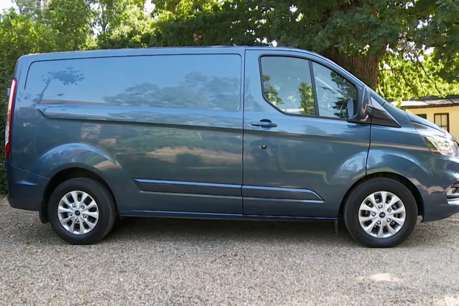 Ford Transit Custom Transit Custom 2.0 Tdci 130Ps Low Roof Limited Van Blue