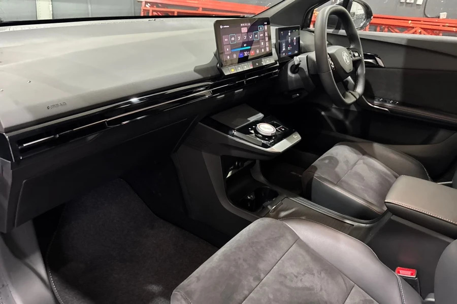MG MG4 150Kw Se Nav Ev Long Range 64Kwh White #12