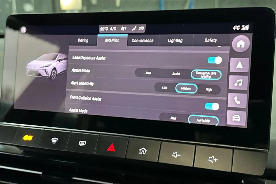 MG MG4 150Kw Se Nav Ev Long Range 64Kwh White #33