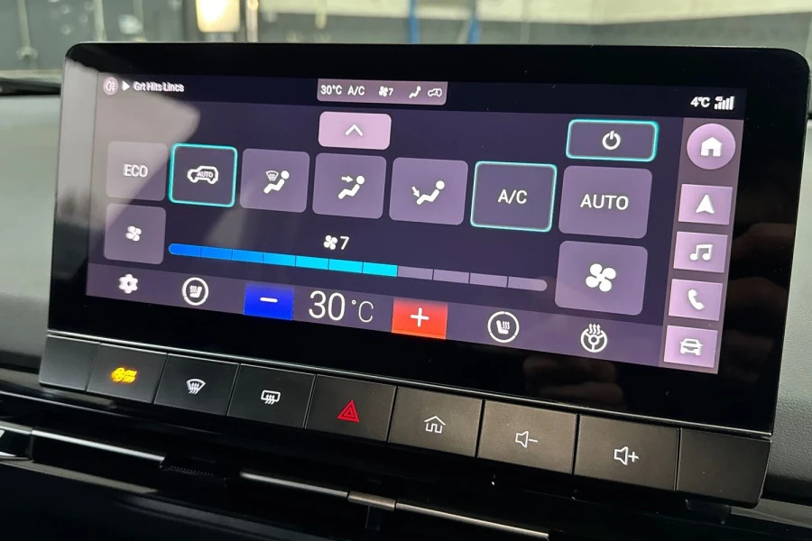 MG MG4 150Kw Se Nav Ev Long Range 64Kwh White #29