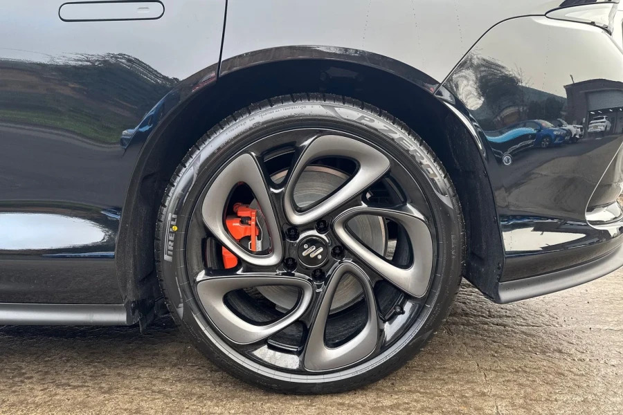 MG IM5 75Kwh Standard Range Saloon 295 Black #16