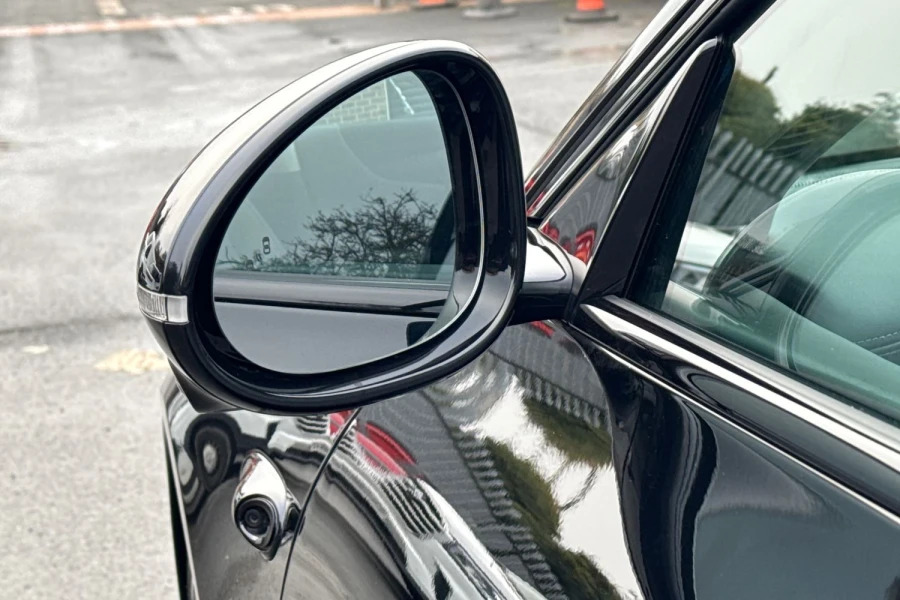 MG IM5 75Kwh Standard Range Saloon 295 Black #30