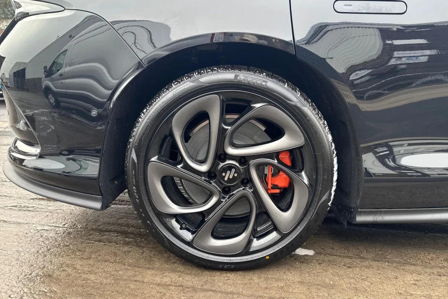 MG IM5 75Kwh Standard Range Saloon 295 Black #18