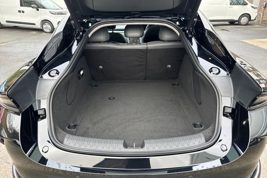 MG IM5 75Kwh Standard Range Saloon 295 Black #14