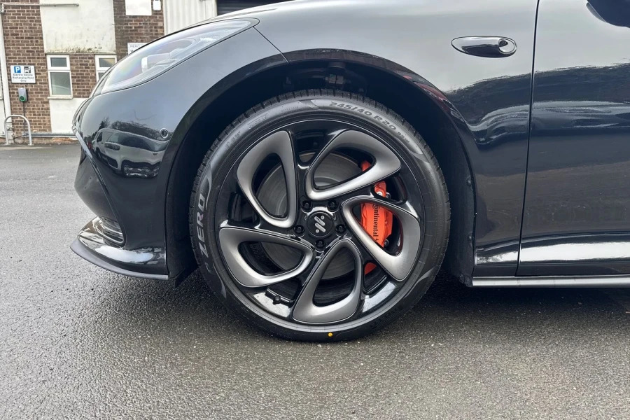 MG IM5 75Kwh Standard Range Saloon 295 Black #9
