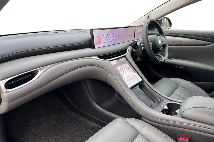 MG IM5 75Kwh Standard Range Saloon 295 Black #12