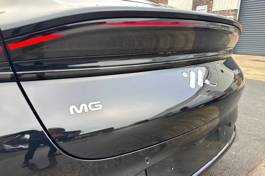 MG IM5 75Kwh Standard Range Saloon 295 Black #29