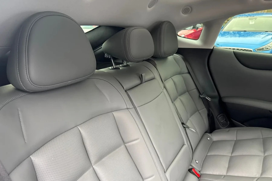 MG IM5 75Kwh Standard Range Saloon 295 Black #13