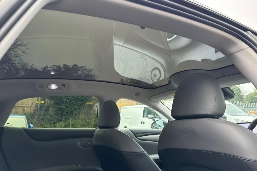 MG IM5 75Kwh Standard Range Saloon 295 Black #33