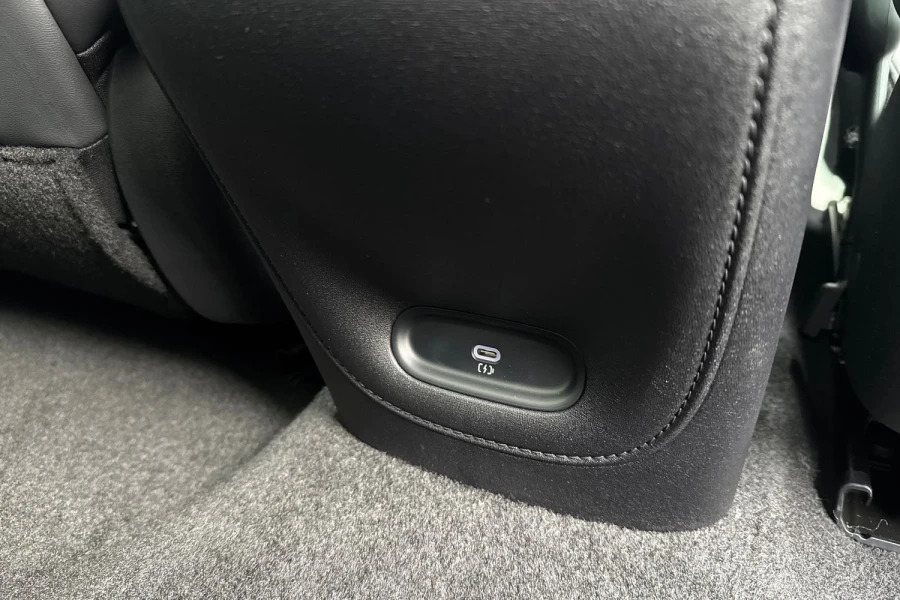 MG IM5 75Kwh Standard Range Saloon 295 Black #22