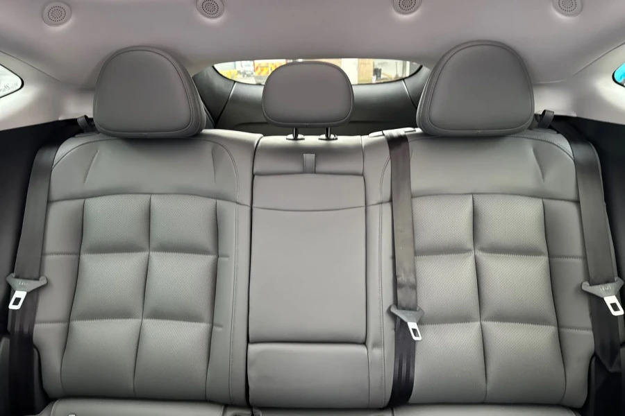 MG IM5 75Kwh Standard Range Saloon 295 Black #32