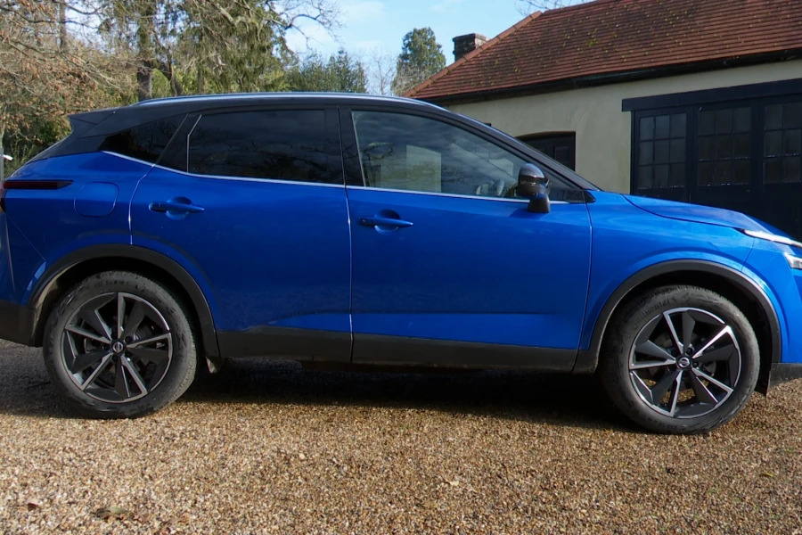 Nissan Qashqai Qashqai 1.3 Dig-t Mh Acenta Premium Hatchback Red