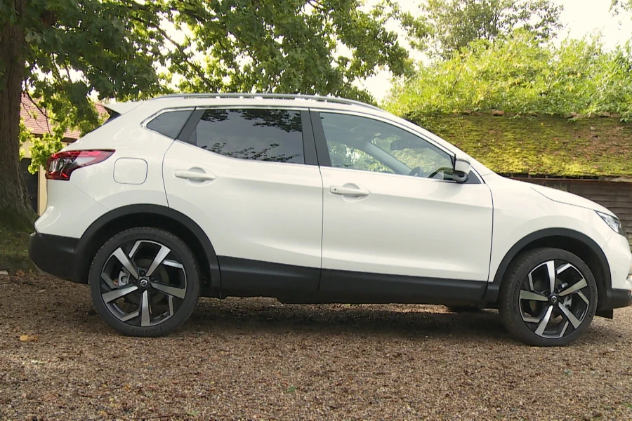 Nissan Qashqai Qashqai 1.3 Dig-t N-connecta Glass Roof Pack Blue