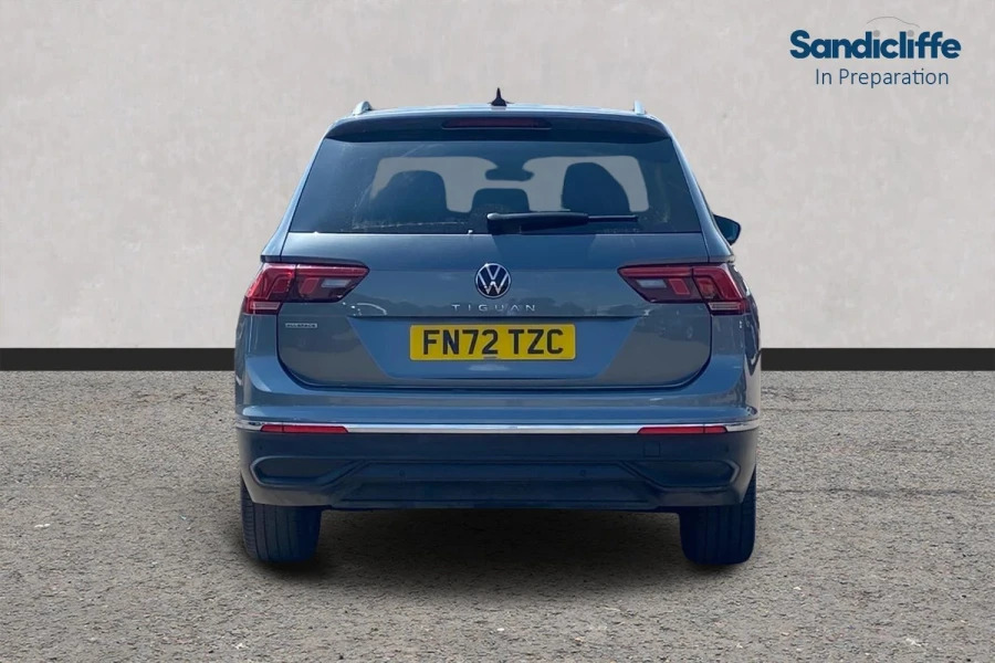 Volkswagen Tiguan Allspace Tiguan Allspace 1.5 Tsi Life Dsg Estate FN72TZC Grey #3