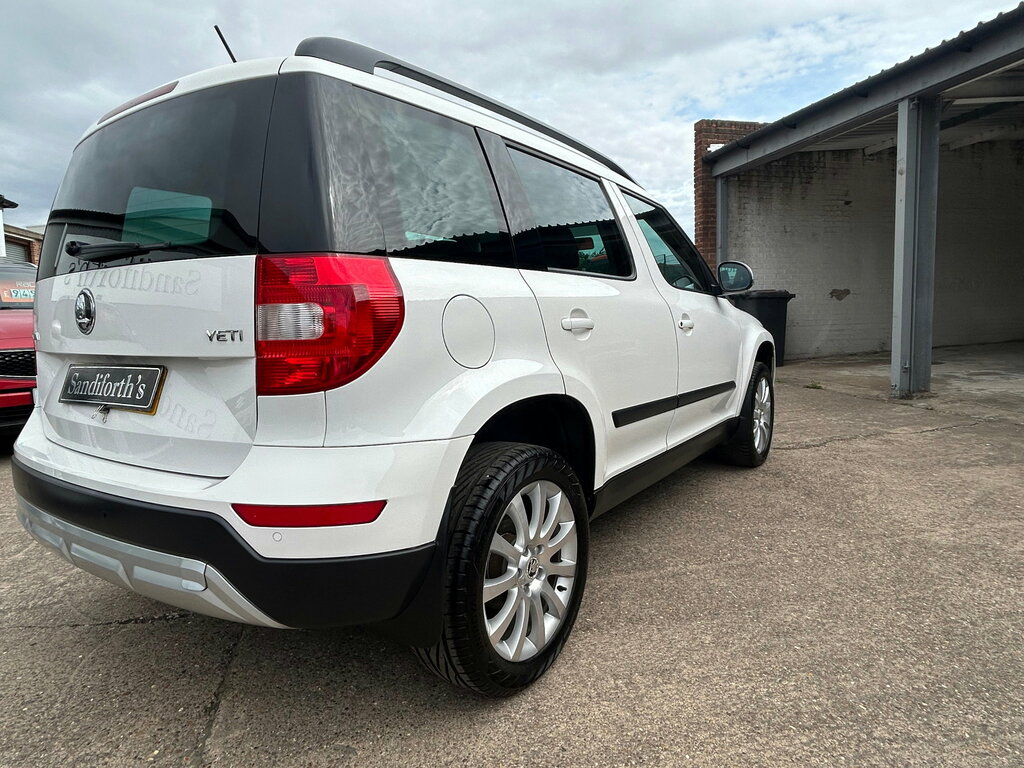 Skoda Yeti 1.2 Tsi Se Outdoor Euro 6 Ss White #4