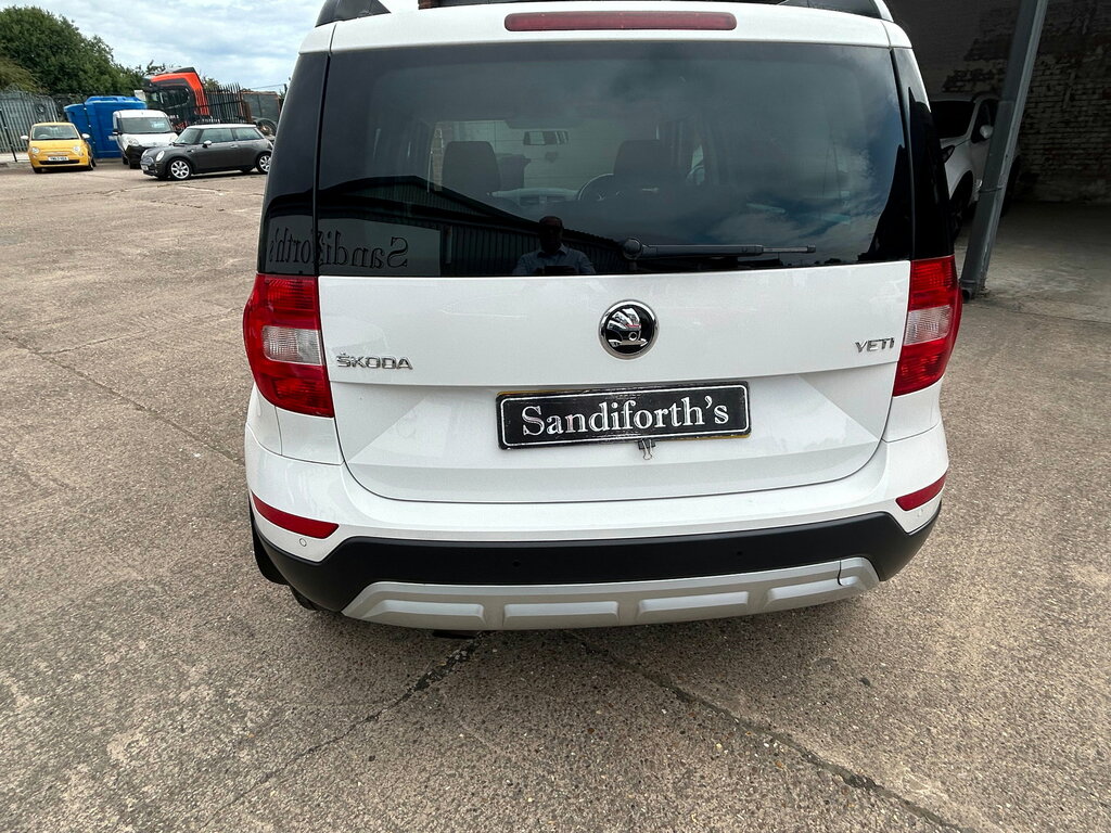 Skoda Yeti 1.2 Tsi Se Outdoor Euro 6 Ss White #6