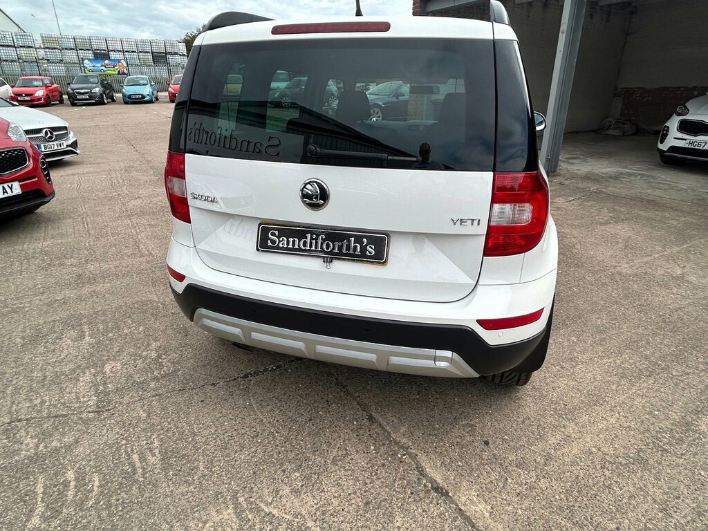 Skoda Yeti 1.2 Tsi Se Outdoor Euro 6 Ss White #5