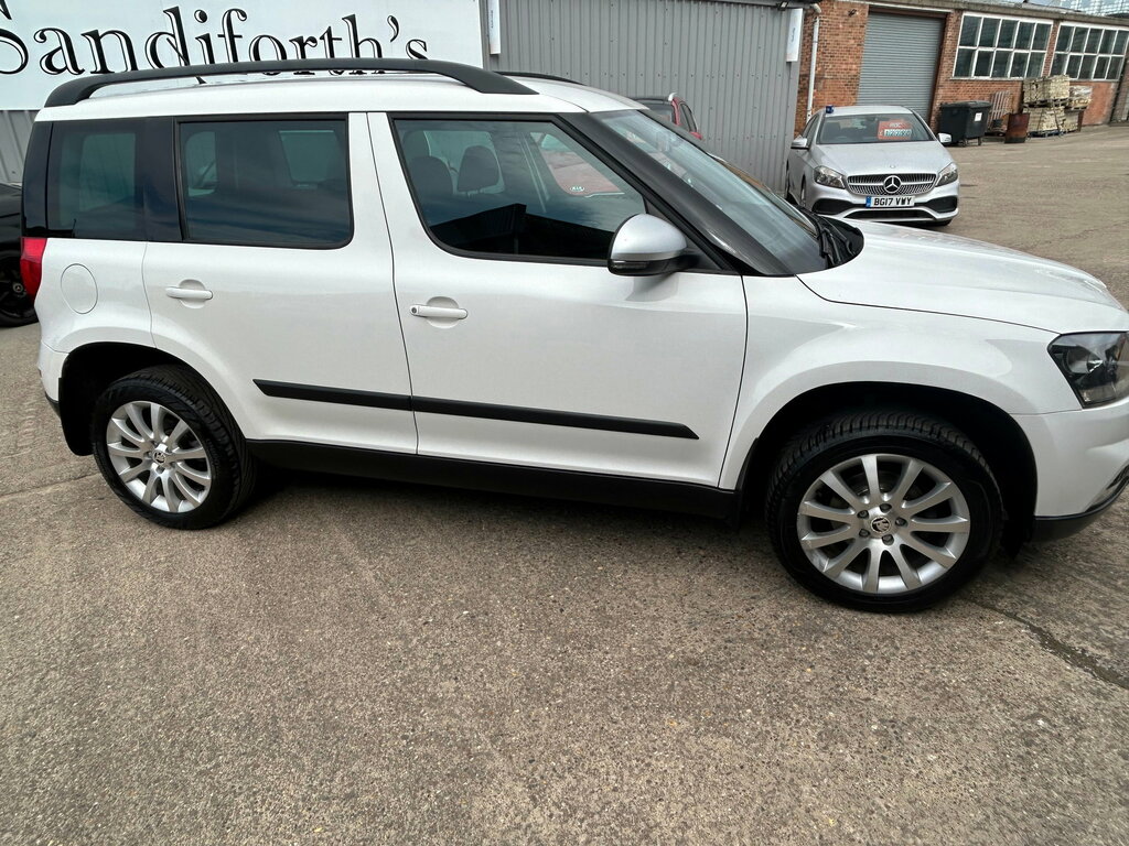 Skoda Yeti 1.2 Tsi Se Outdoor Euro 6 Ss White #3