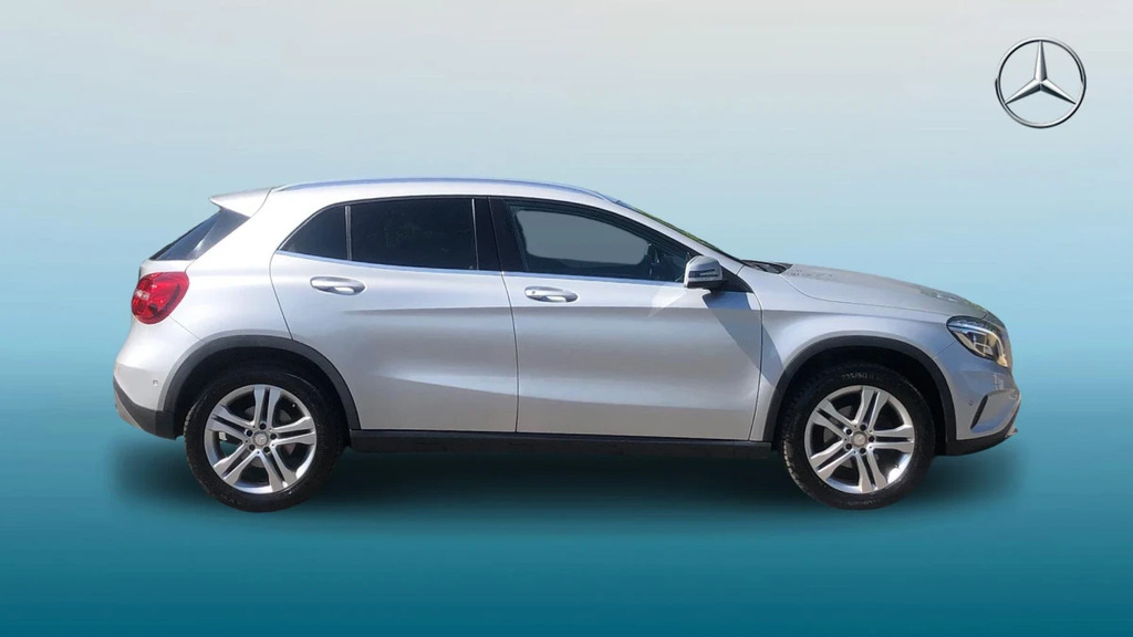 Mercedes-Benz GLA Class Gla 200 Sport Premium Aut Silver #4