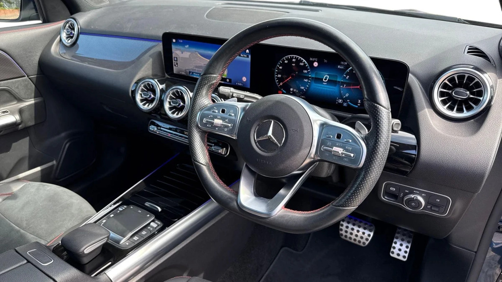 Mercedes-Benz GLA Class Gla 200 Amg Line Premium HG22HYP Blue #3