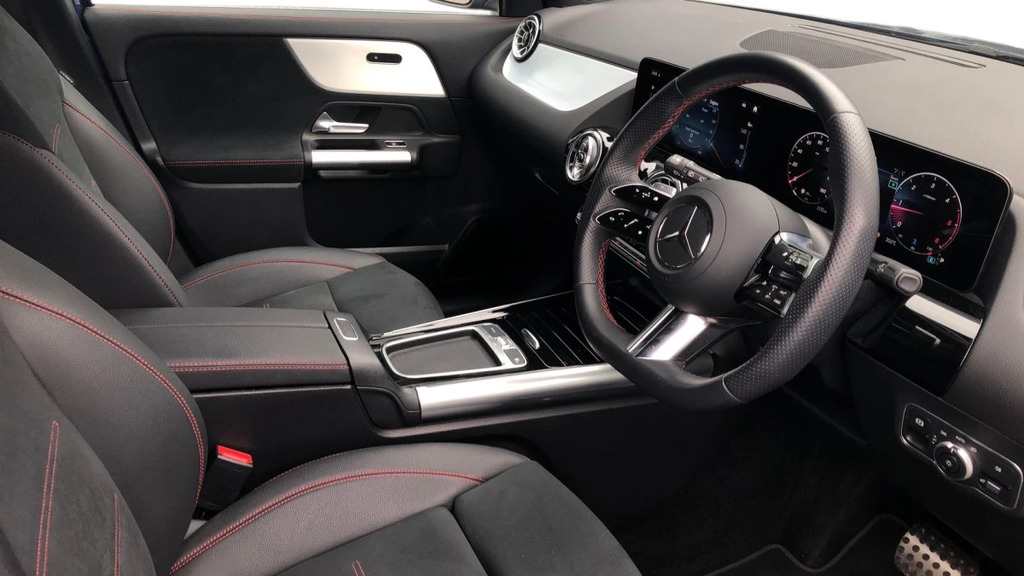 Mercedes-Benz GLA Class Gla 200 Amg Line Premium Blue #3