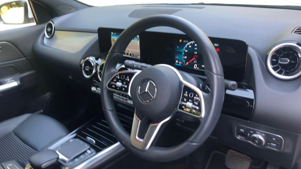 Mercedes-Benz GLA Class Gla 200 Sport White #3