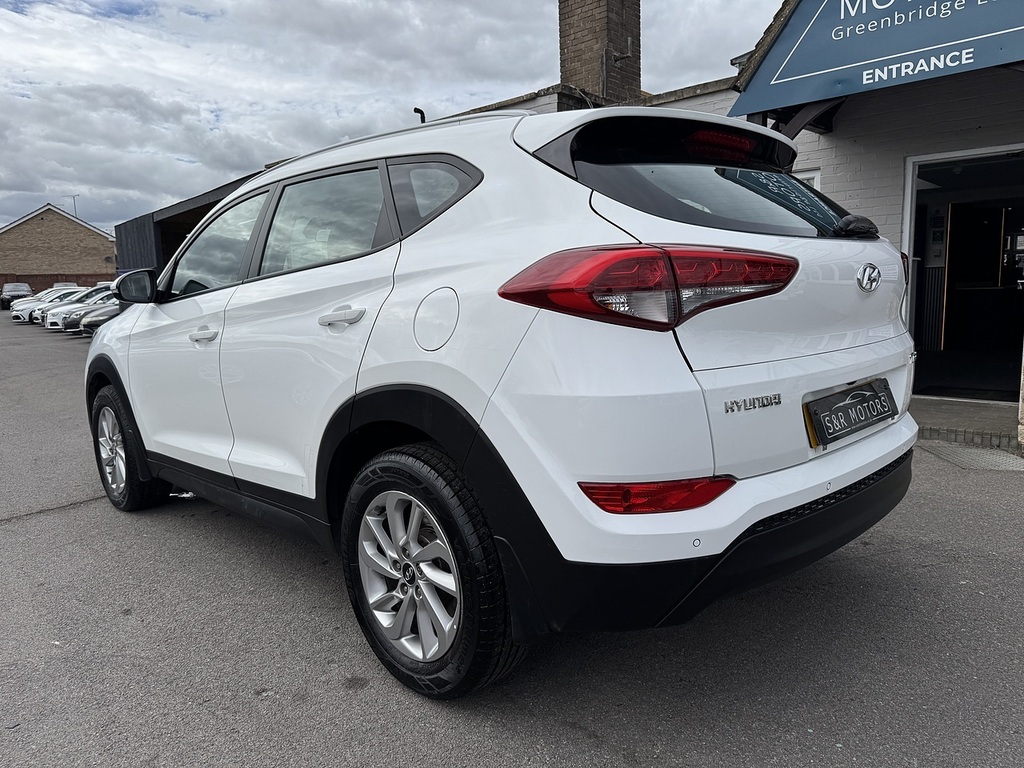 Hyundai Tucson Crdi Blue Drive Se Nav VE65FYV White #6