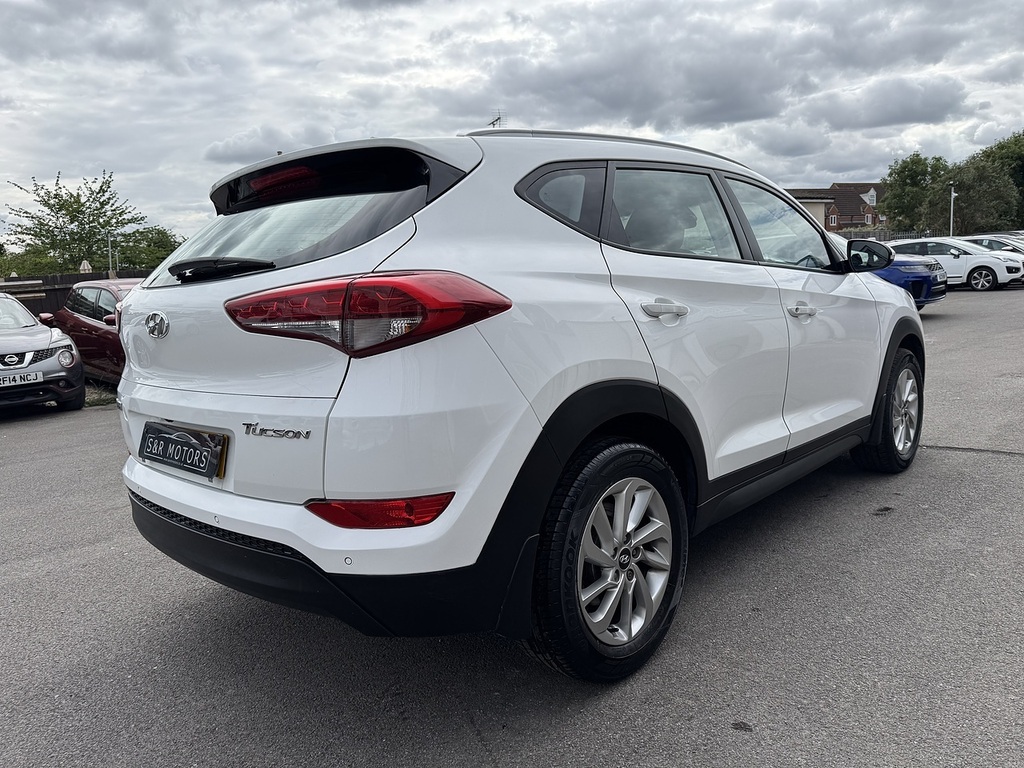 Hyundai Tucson Crdi Blue Drive Se Nav VE65FYV White #4