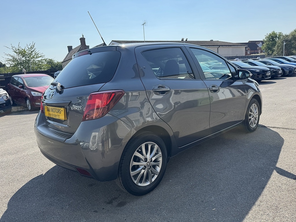 Toyota Yaris Dual Vvt-i Icon Grey #4