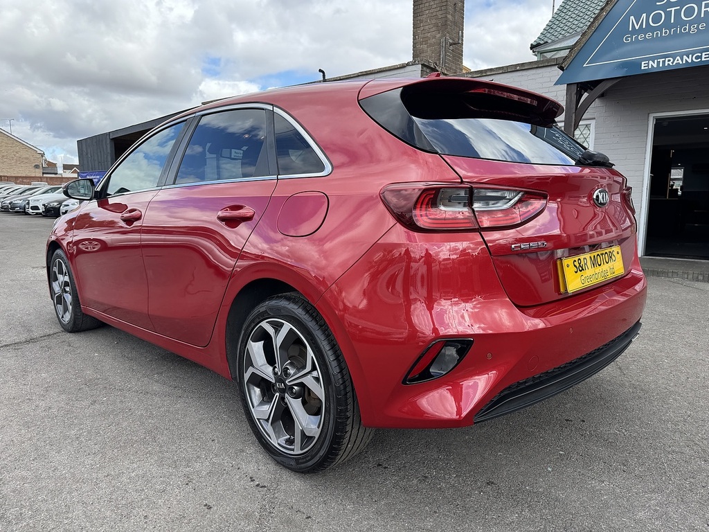 Kia Ceed T-gdi 3 Red #6