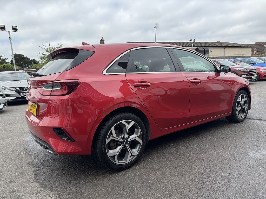Kia Ceed T-gdi 3 Red #4