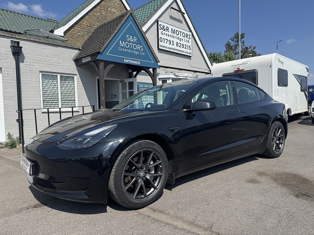 Tesla Model 3 Standard Range Plus Black