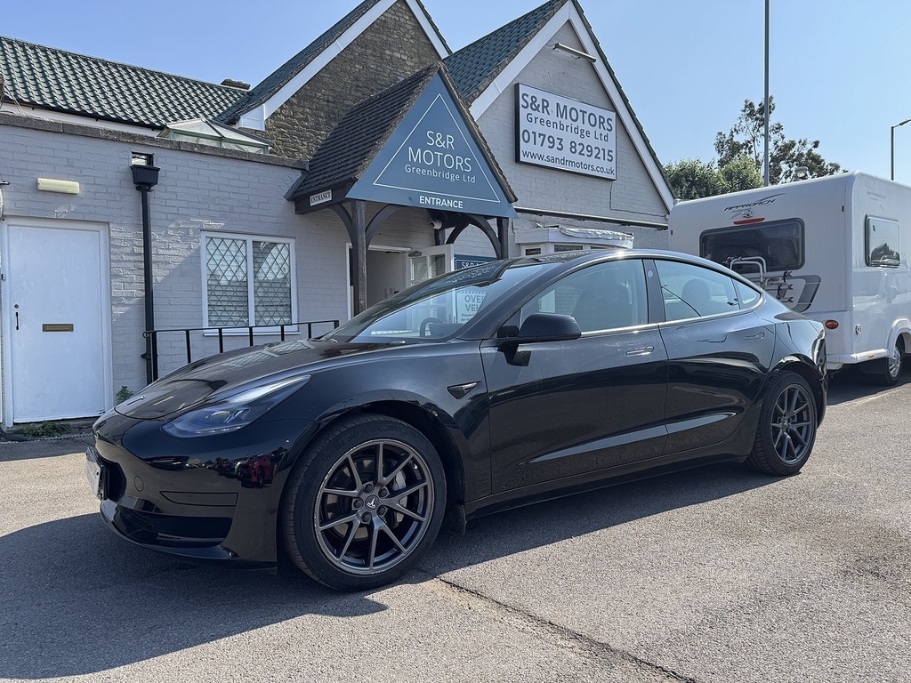 Tesla Model 3 Standard Range Plus Black