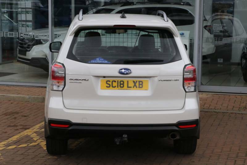 Subaru Forester 2.0 Xe Premium Lineartronic White #4
