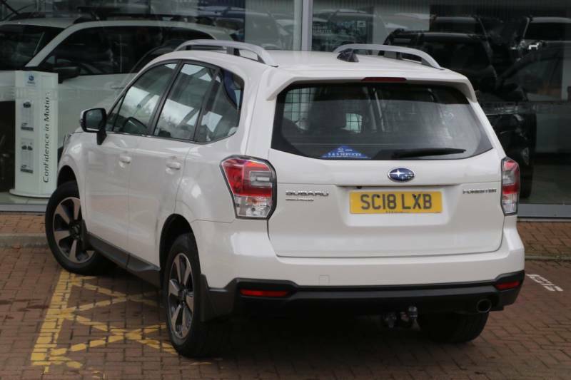 Subaru Forester 2.0 Xe Premium Lineartronic White #5