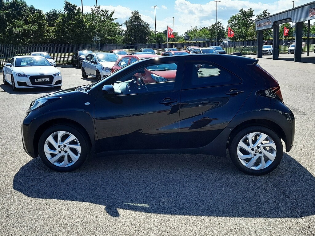Toyota Aygo X 1.0 Vvt-i Pure SM72WVH Black #4