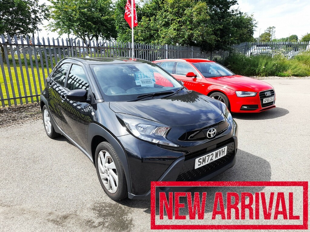 Toyota Aygo X 1.0 Vvt-i Pure Black #2